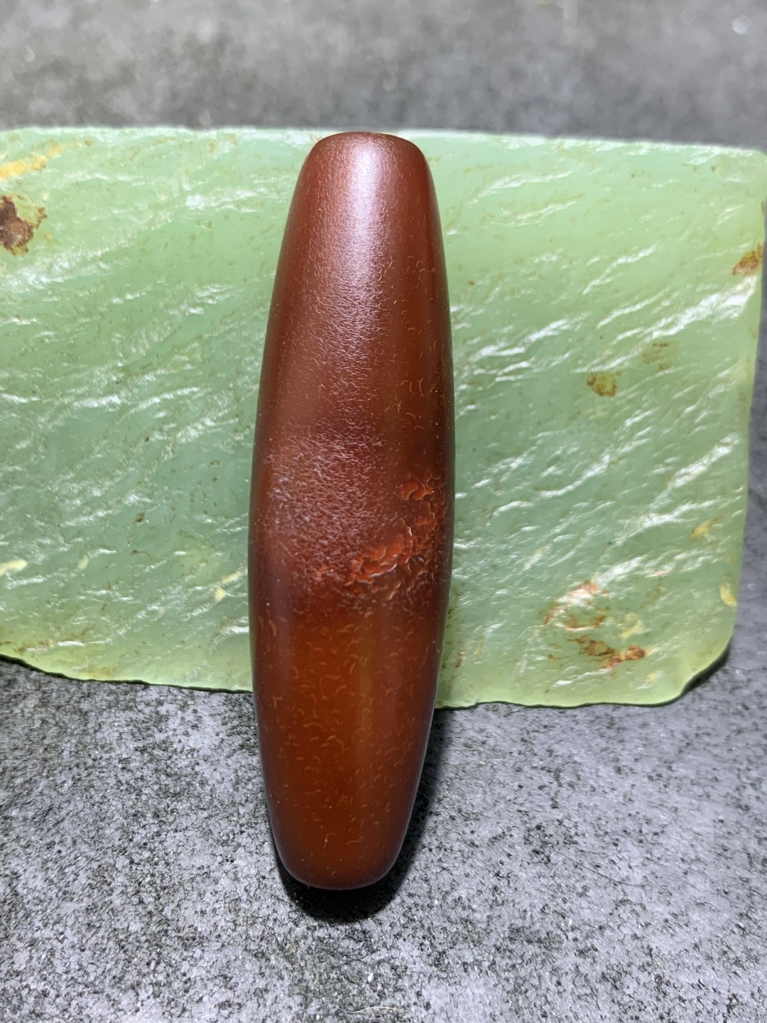 精美高玉化酒红色风化纹玛瑙随形大桶珠一个！