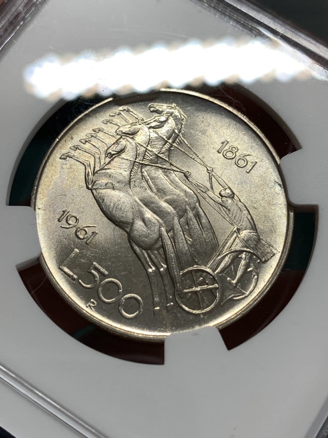 《竞宝斋》第164场-周日，周一，周四 3场 (全场包邮) NGC MS64 意大利1961年 纪念意大利迁都100周年 500里拉 银币 仿古马车造型，S转光