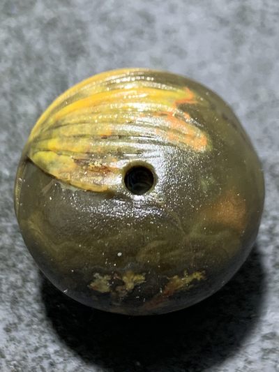 精美亚光战国红玛瑙手工雕刻银杏树叶随形圆珠一颗 精美亚光战国红玛瑙手工雕刻银杏树叶随形圆珠一颗