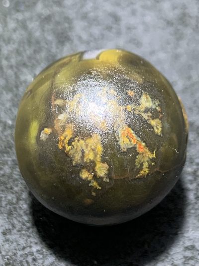 精美亚光战国红玛瑙手工雕刻银杏树叶随形圆珠一颗 精美亚光战国红玛瑙手工雕刻银杏树叶随形圆珠一颗