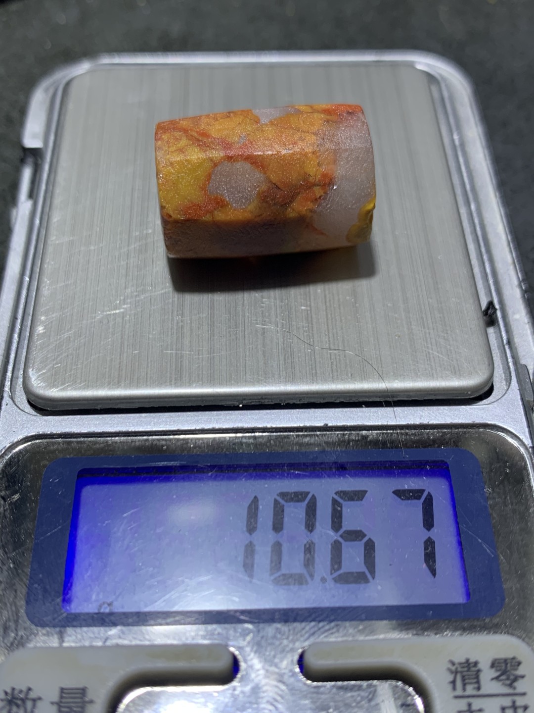 精美亚光冰飘战国红玛瑙手工雕刻八棱桶珠一颗！，