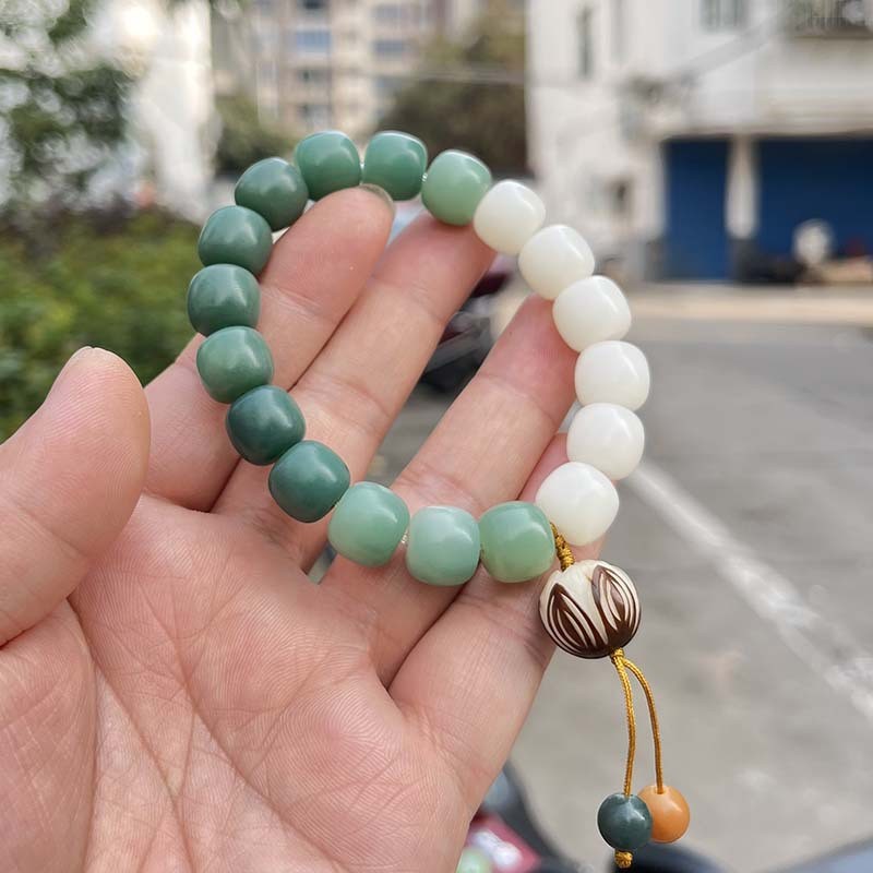 天然原生态绿阴皮菩提手串绕指柔文玩女白玉菩提根渐变手链老型桶佛珠