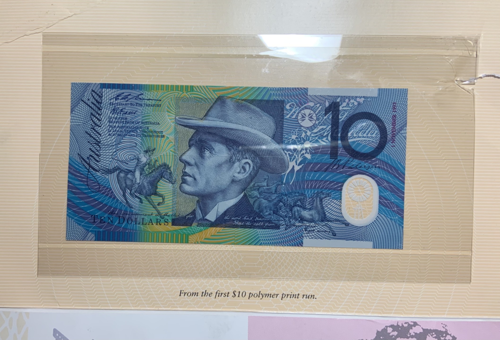 收藏联盟Quantum Auction 第259期拍卖 帝国余辉-印度新金山 澳大利亚1993年10元纪念册 品相全新UNC 首次印刷的塑料10元和最后一次印刷的10元纸币 带原册