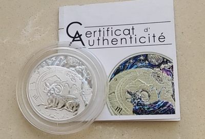 【币将精彩】世界钱币拍卖（2025-11-12） - 喀麦隆2010年十二星座白羊座幻彩银币带证书