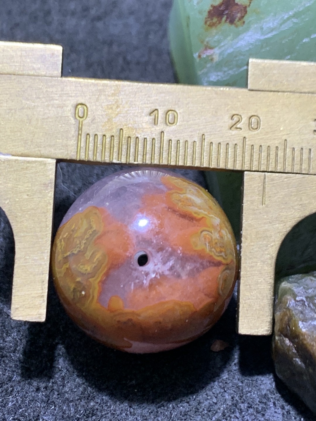 精美冰飘草花纹战国红玛瑙圆珠一颗