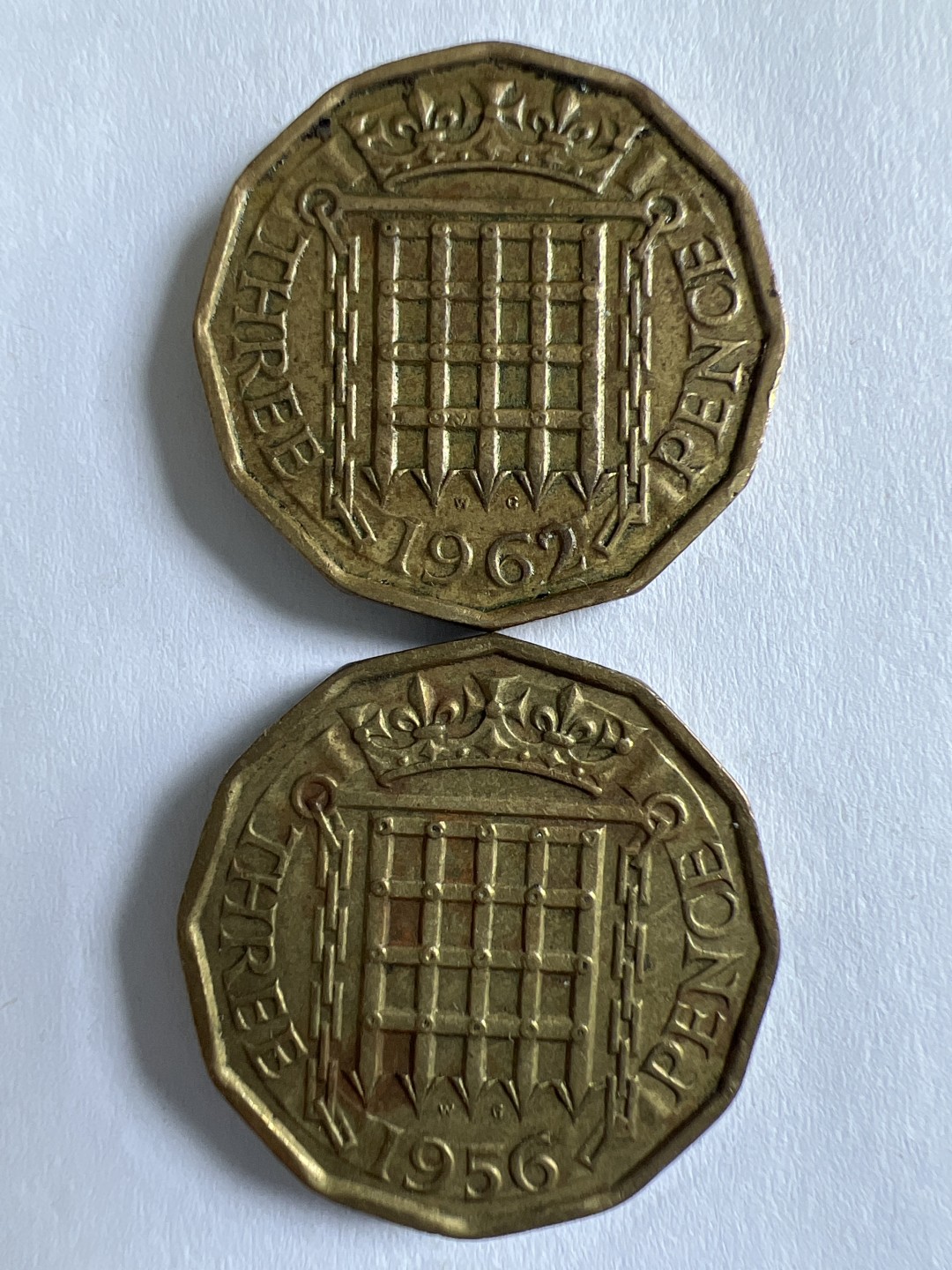 泡泡堂微拍第159幕硬币捡漏可累计专场👿👿，累计满二十元包邮，接受代拍业务 伊二三便士两枚