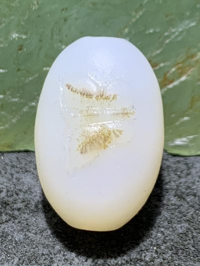 精美亚光高玉化海洋玉髓手工俏色巧雕蝴蝶随形桶珠一个！ - 精美亚光高玉化海洋玉髓手工俏色巧雕蝴蝶随形桶珠一个！