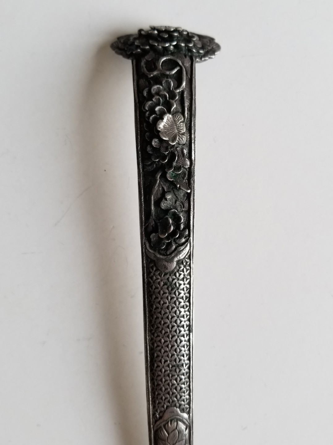 清代莲花牡丹纹满工铲地银扁方簪-精美长簪