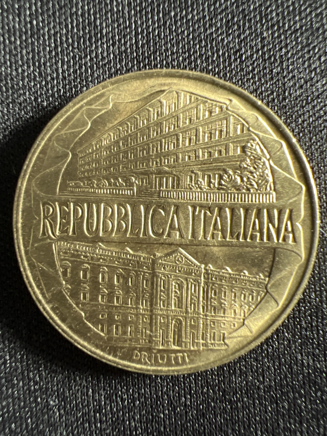 泡泡堂微拍第157幕硬币捡漏可累计专场👿👿，累计满二十元包邮，接受代拍业务 意大利200里拉 海关服务学院百年纪念币