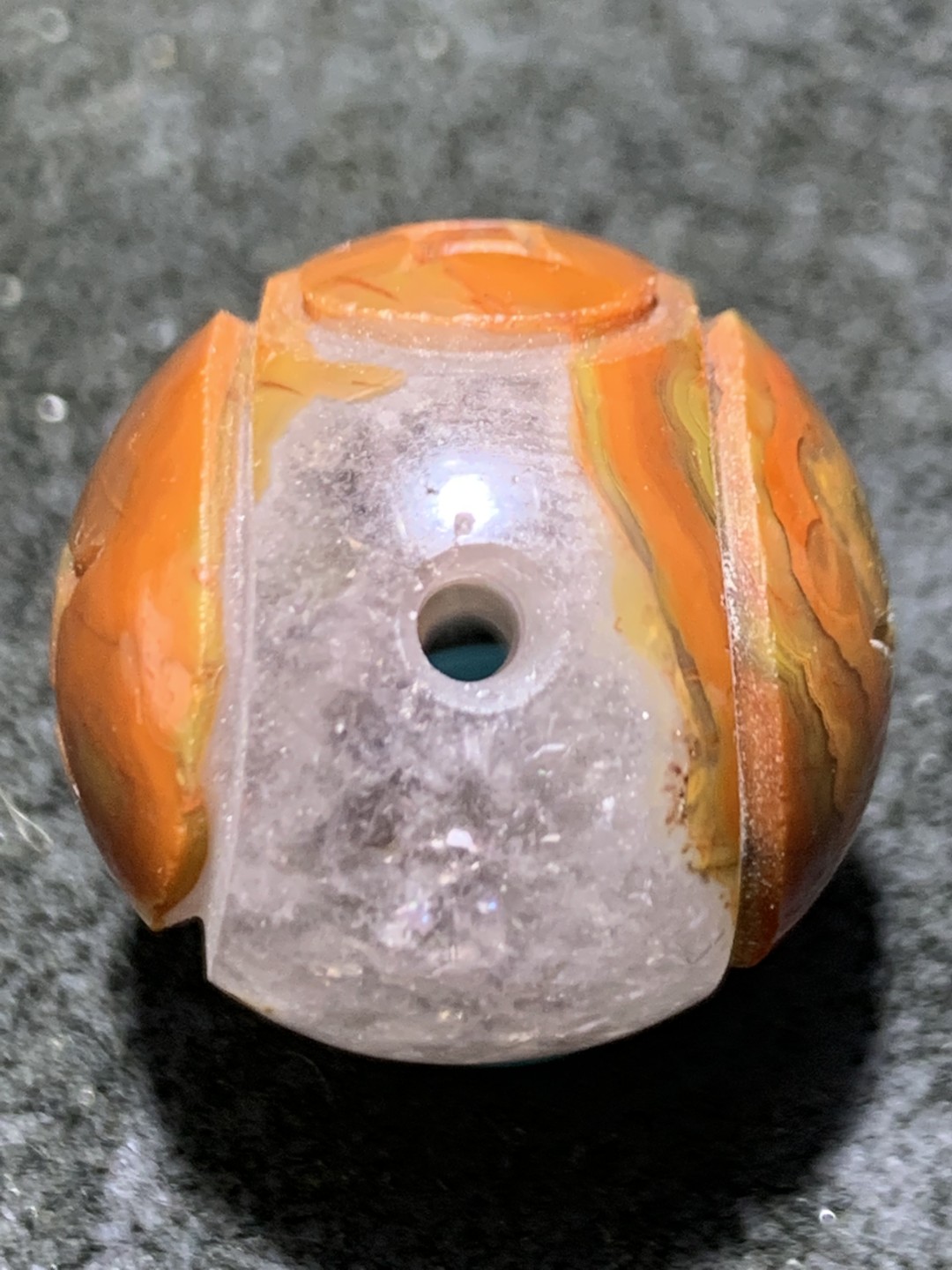 精美冰飘战国红玛瑙手工俏色巧雕连中三元圆珠一个