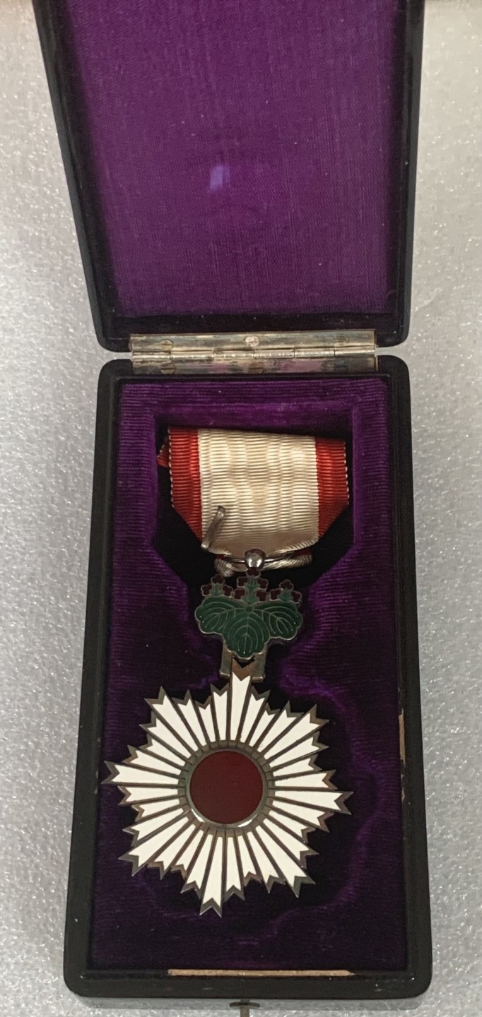 瓶子🏺第92期拍卖会  日本勋五等双色旭日章 极美好状态 带原盒