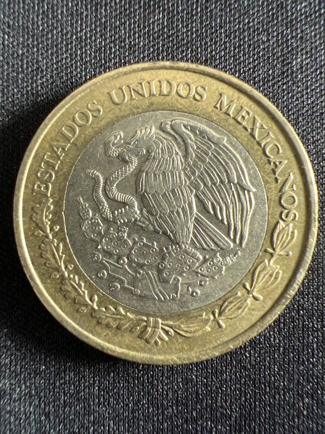 泡泡堂微拍第157幕硬币捡漏可累计专场👿👿，累计满二十元包邮，接受代拍业务 墨西哥10比索双色纪念币