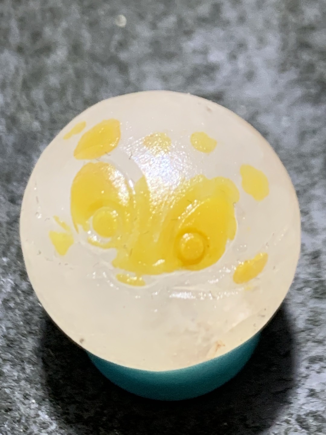 精美冰飘亚光战国红玛瑙手工俏色巧雕金鱼出水珠一个！