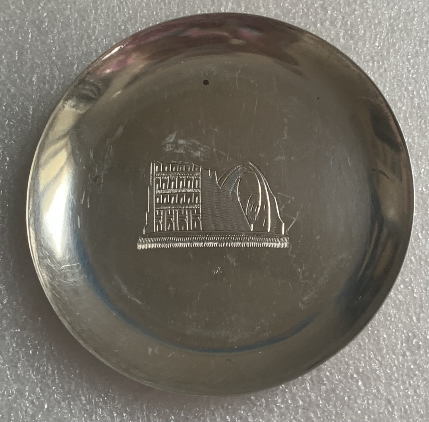 瓶子🏺第92期拍卖会 少见中东地区银托盘 手雕风景图案打900银标 80毫米 28.1克