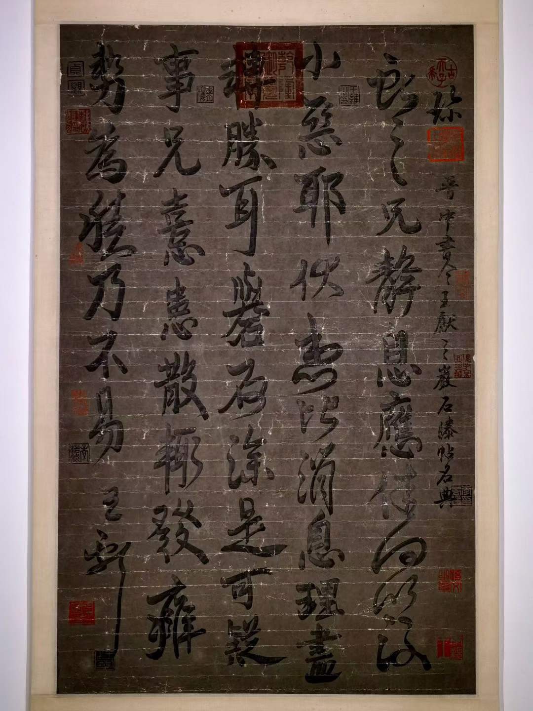 王献之纸本书法帖立轴。王献之（344年－386年），字子敬，琅玡人。 东晋官员、书法家、画家、诗人，右军将军王羲之第七子。