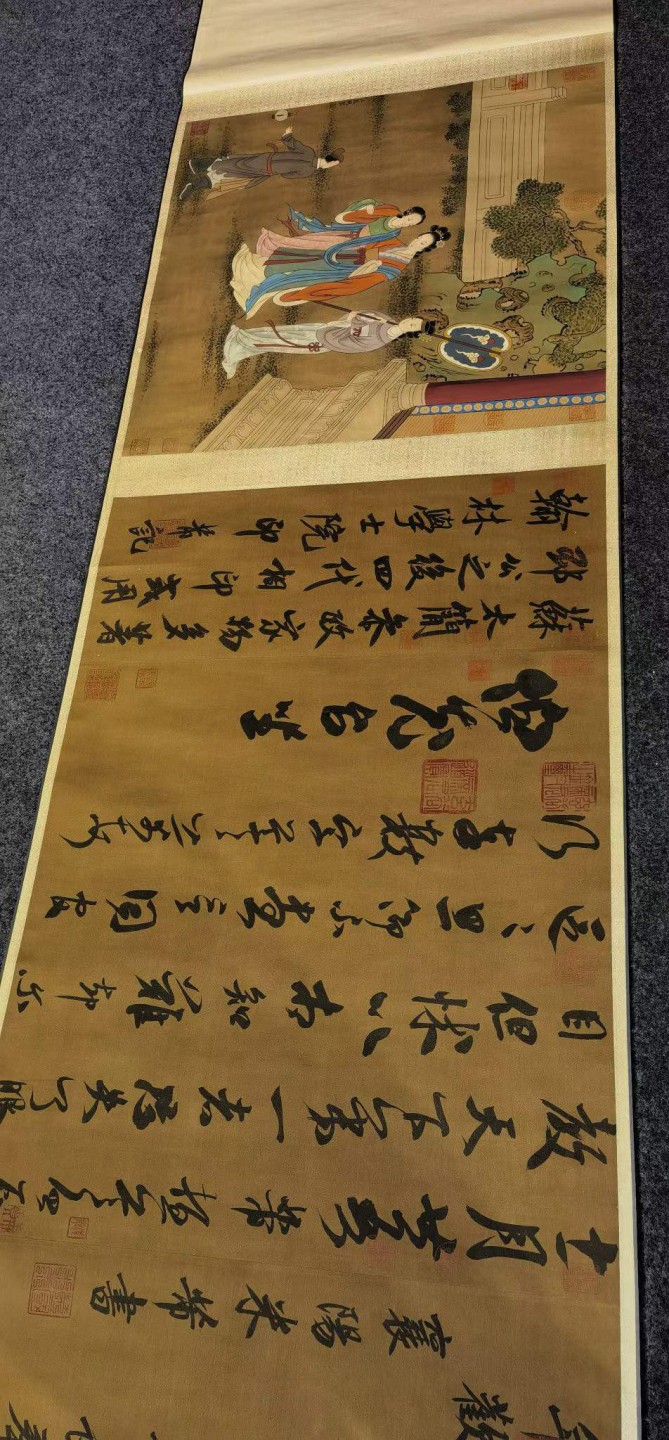 重华宫收录米芾绢本《十帖合卷》。米芾(1051年-1107年)，初名黻，后改芾，字元章，北宋书法家，与蔡襄、苏轼、黄庭坚合称“宋四家”。