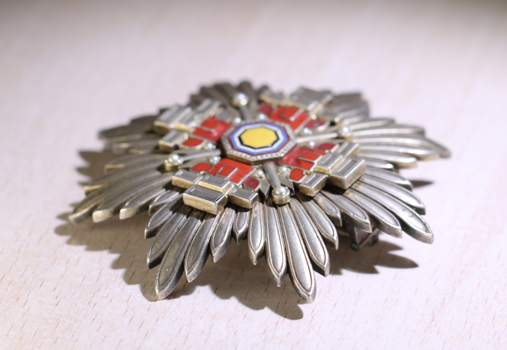 大猫徽章拍卖第224期 勿忘国耻 伪满柱国勋章 大星章 背杆后换 背罗丝缺失