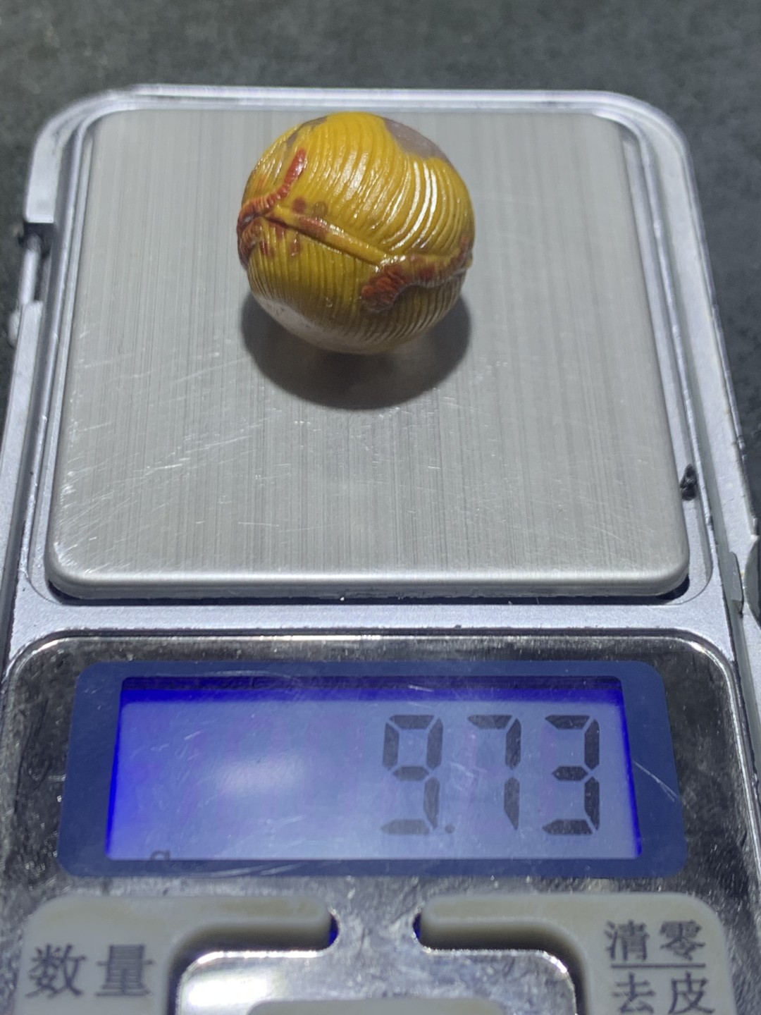 精美冰飘亚光战国红玛瑙手工俏色巧雕春蚕珠一个，