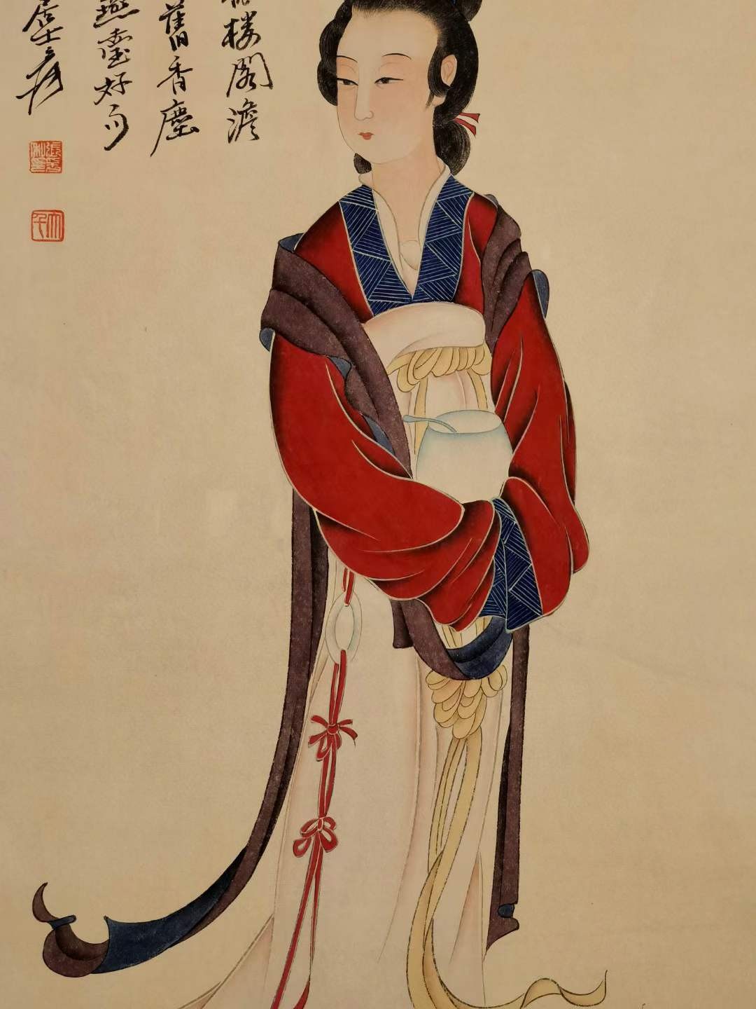 张大千纸本仕女图。张大千（1899年5月10日—1983年4月2日），四川省内江市人，原名正权，后改名爰，中国近现代国画家。