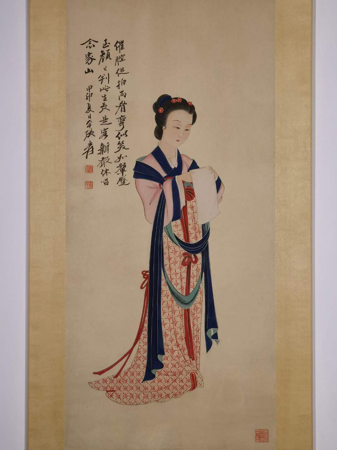 张大千纸本仕女图。张大千（1899年5月10日—1983年4月2日），四川省内江市人，原名正权，后改名爰，中国近现代国画家。