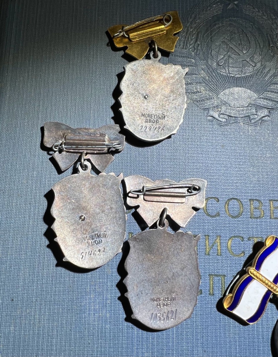 大猫徽章拍卖第224期 苏联母亲一套 金星背钉有修整