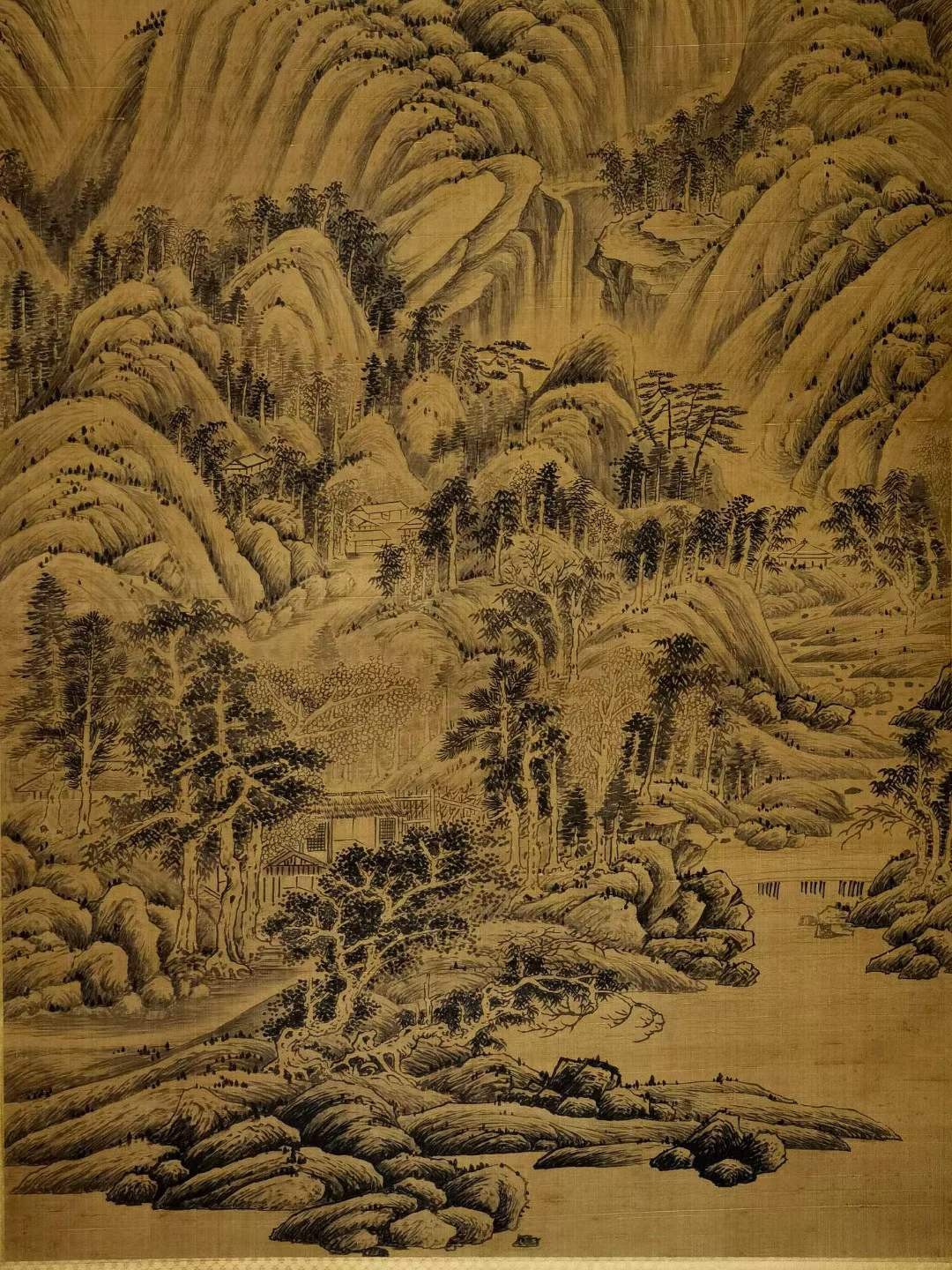 马远精品绢本大六尺山水。马远（1140年－1225年），字遥父，号钦山，祖籍河中（今山西永济），生长于临安，南宋绘画大师。