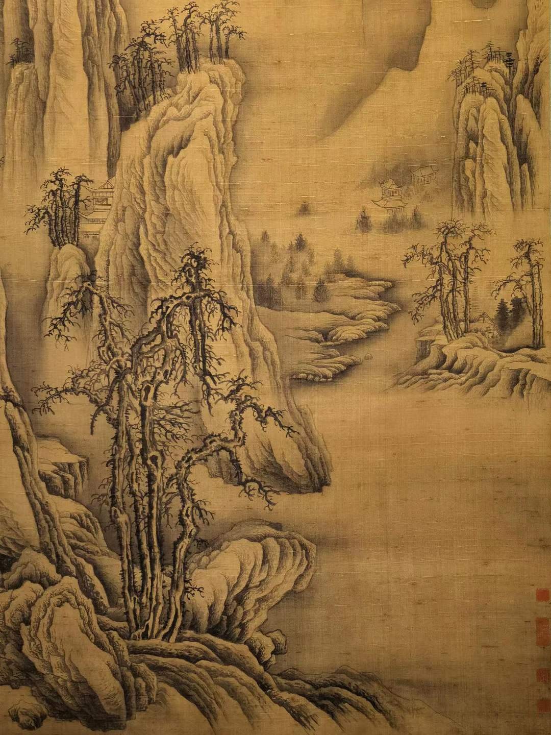 吴镇绢本大六尺山水立轴。吴镇（1280年—1354年），字仲圭，号梅花道人，浙江嘉兴人。元代画家、书法家、诗人。 吴镇绢本大六尺山水立轴。吴镇（1280年—1354年），字仲圭，号梅花道人，浙江嘉兴人。元代画家、书法家、诗人。