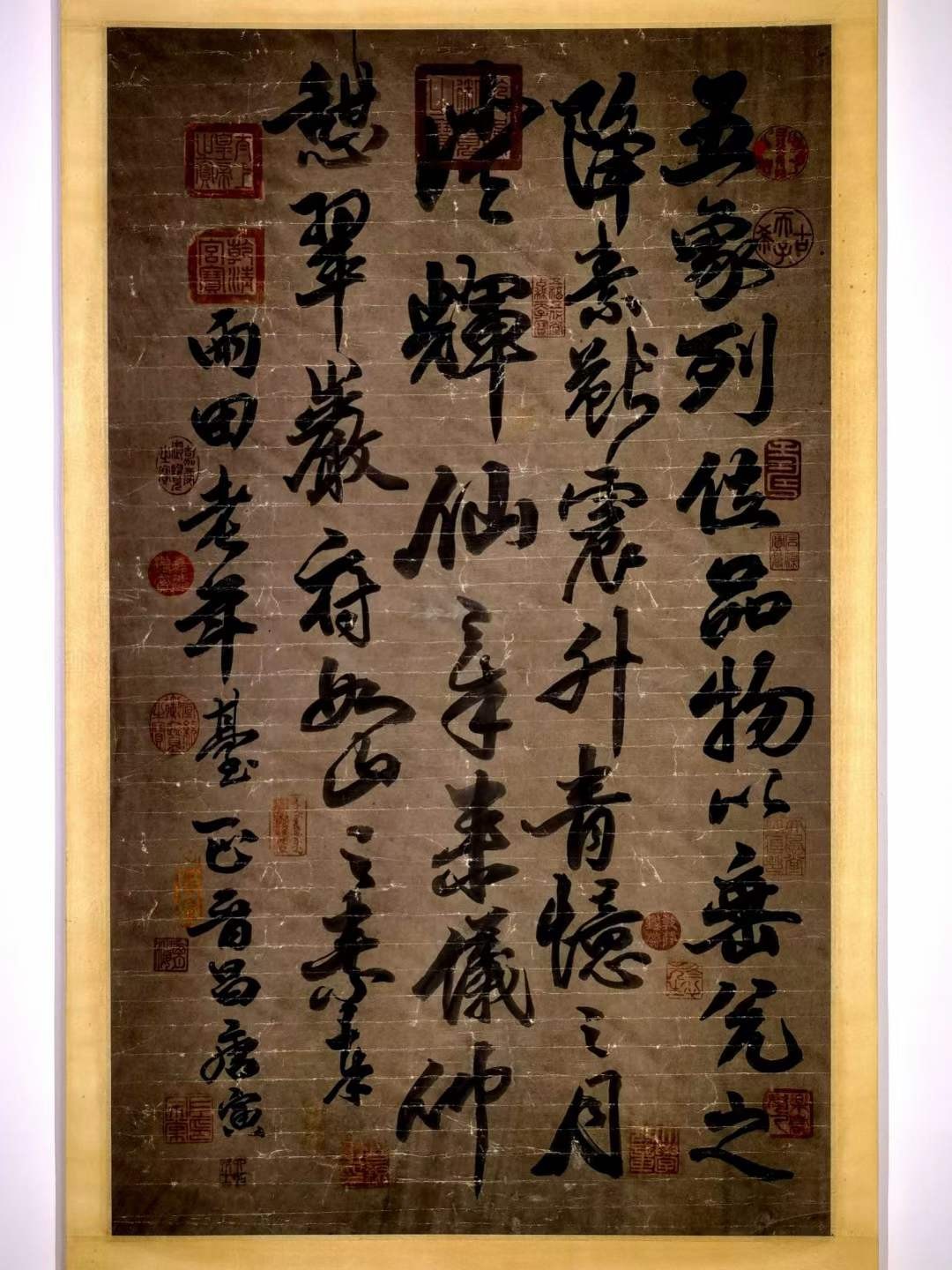 唐寅纸本书法帖立轴。（1470年3月6日－1524年1月7日），字伯虎，号六如居士，南直隶苏州府吴县，明朝著名画家、书法家、诗人。