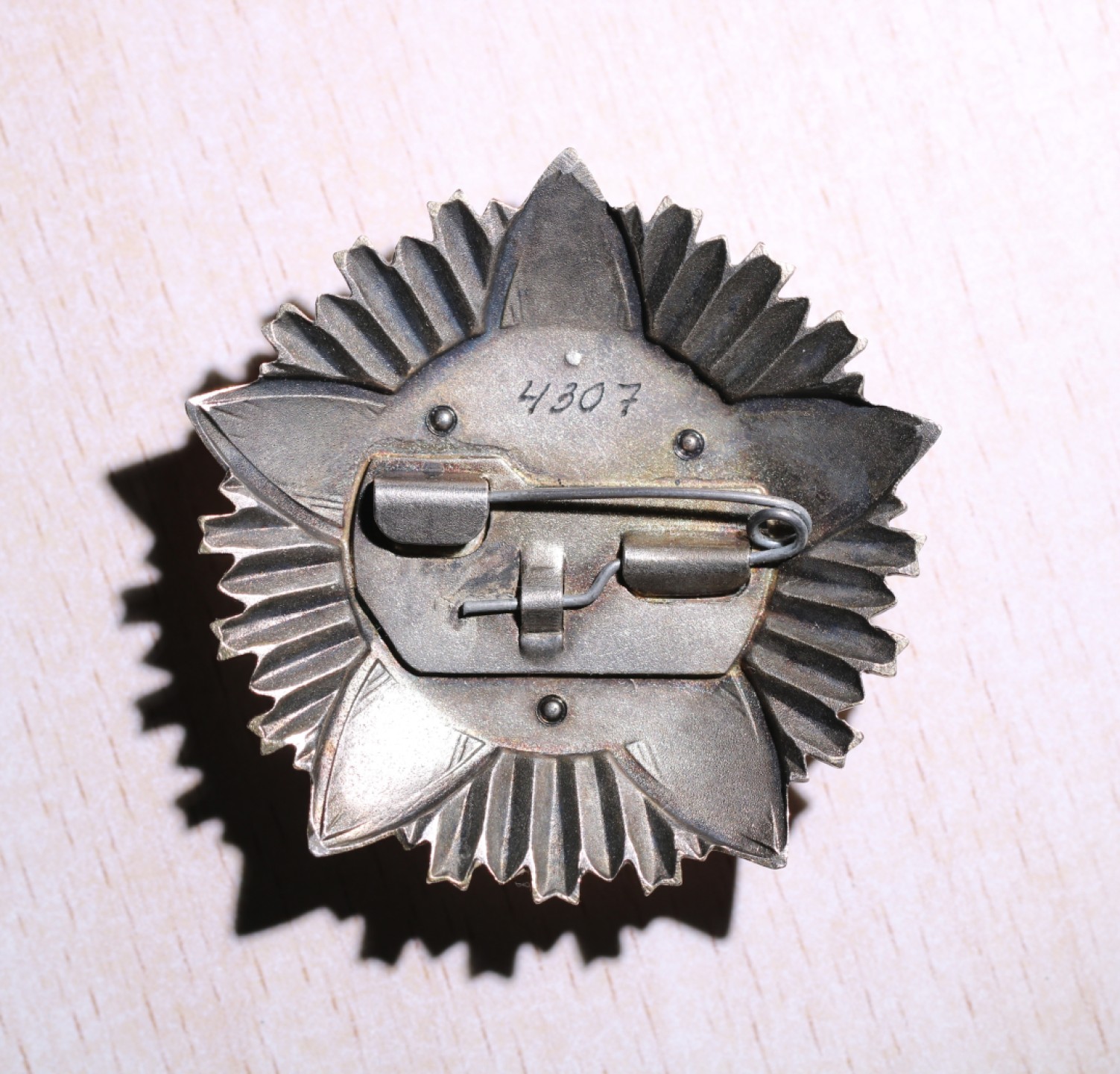 大猫徽章拍卖第224期 蒙古🇲🇳战斗红旗勋章 针版 全品