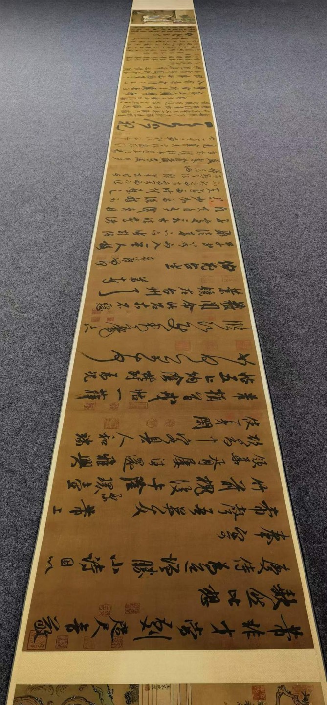 重华宫收录米芾绢本《十帖合卷》。米芾(1051年-1107年)，初名黻，后改芾，字元章，北宋书法家，与蔡襄、苏轼、黄庭坚合称“宋四家”。