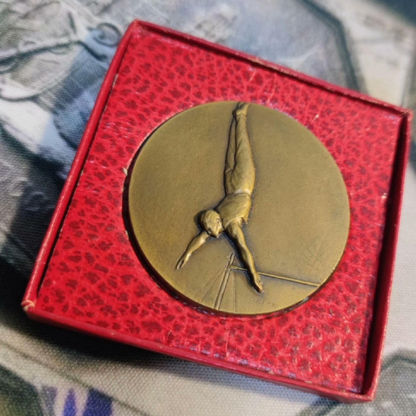 五月清仓会 周五九点结拍 法国原盒体操运动纪念铜章