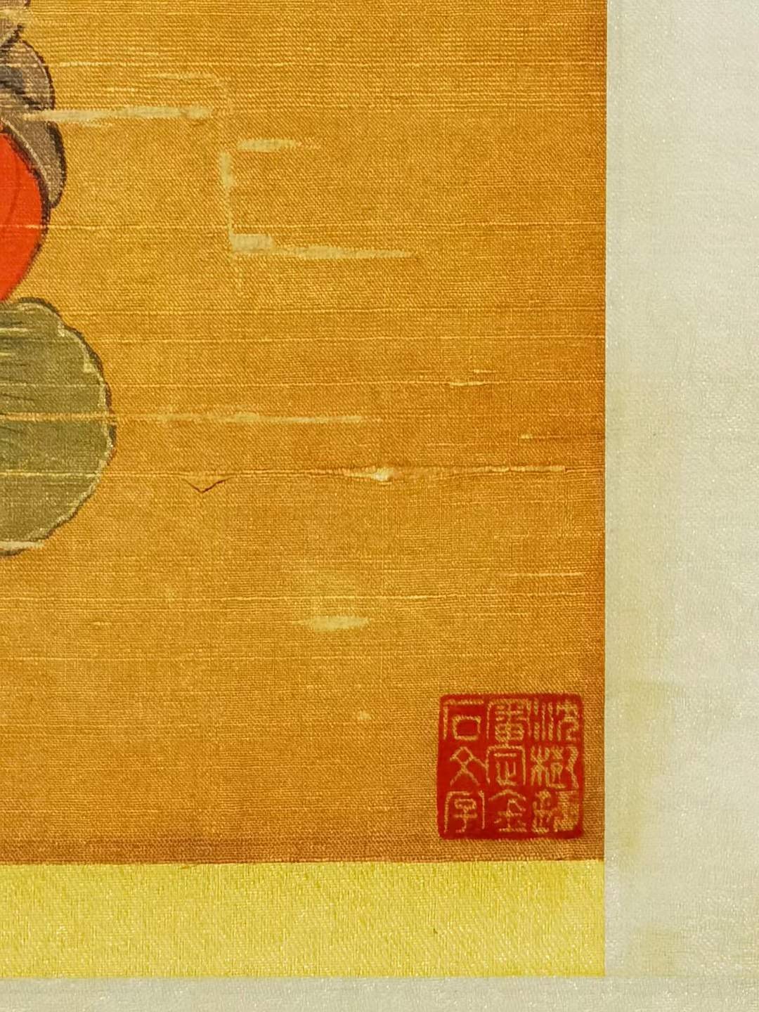 丁观鹏绢本观音立轴。丁观鹏，雍正四年进入宫廷成为供奉画家，他擅长画人物、道释、山水，亦能作肖像，画风工整细致，清代画家。