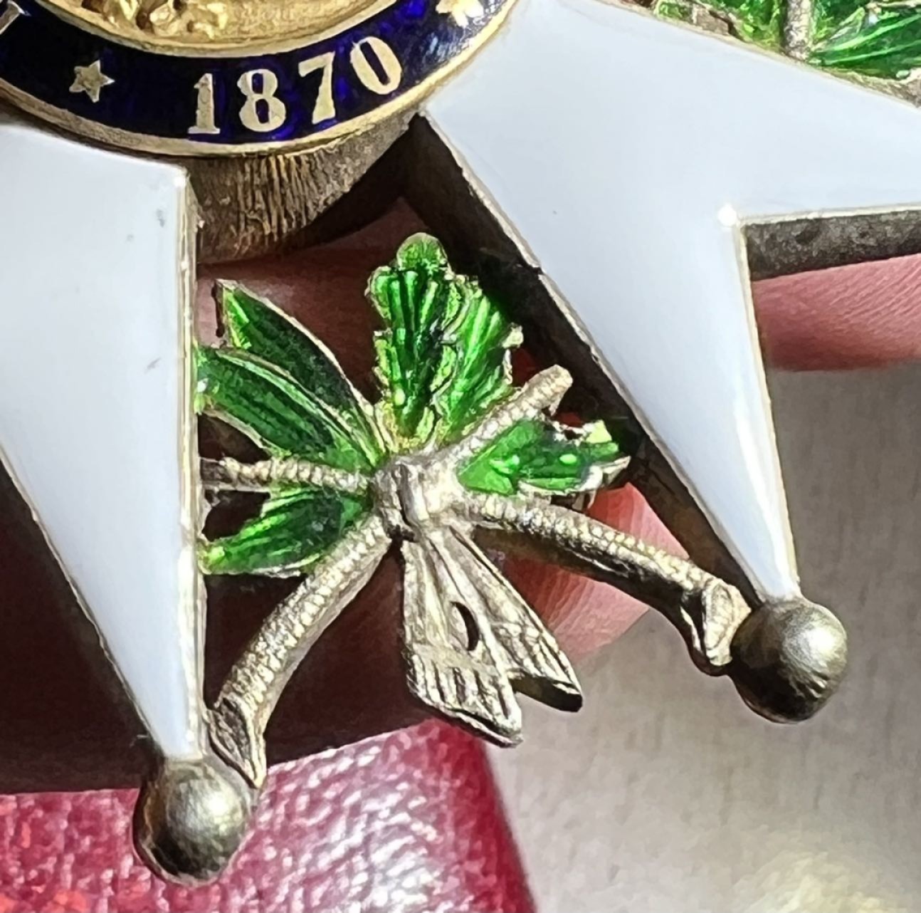 大猫徽章拍卖第224期 法国荣誉军团三共指挥官级 中心人像金制 章体银制 有18 K金标