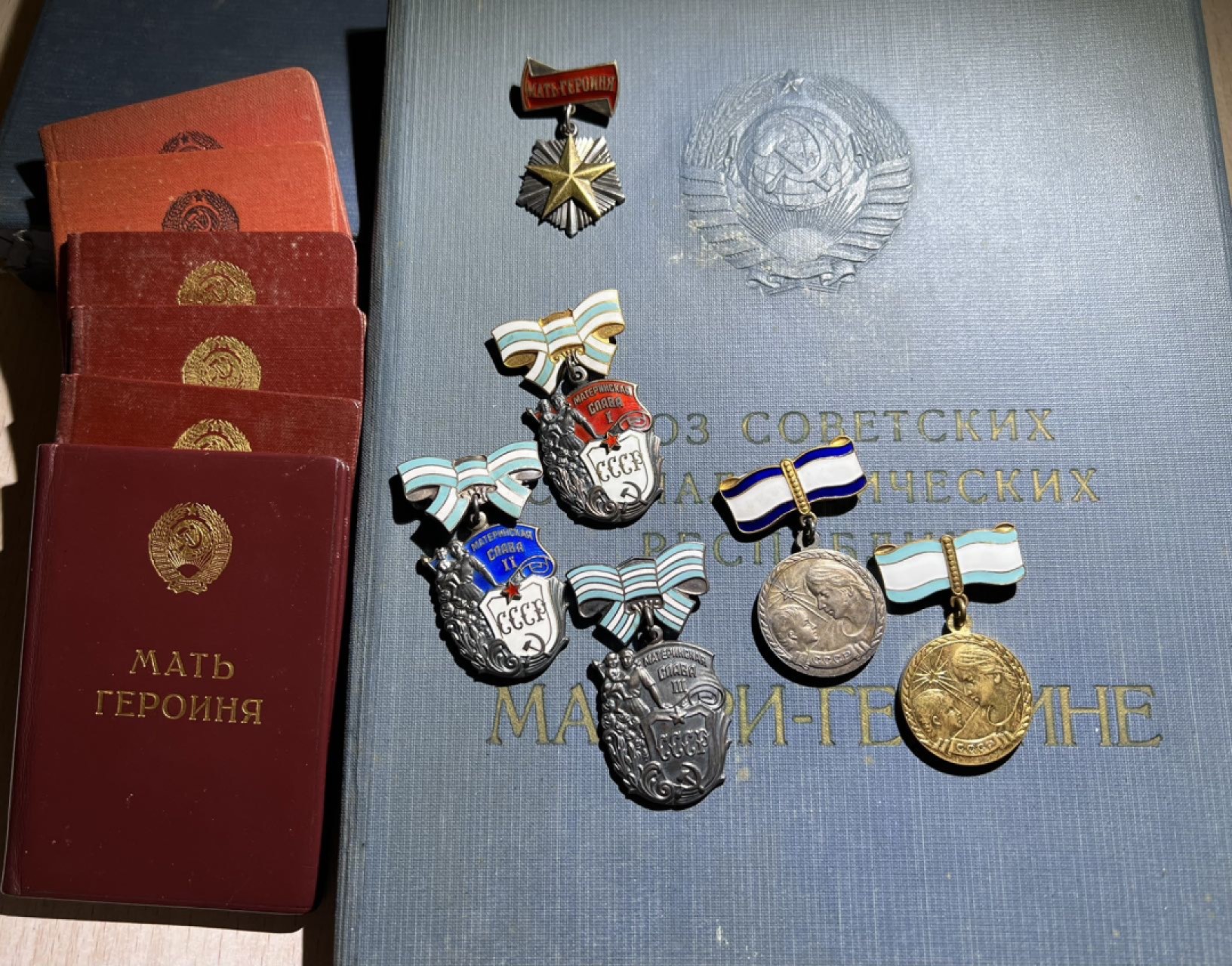 大猫徽章拍卖第224期 苏联母亲一套 金星背钉有修整