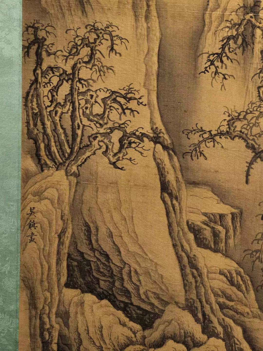 吴镇绢本大六尺山水立轴。吴镇（1280年—1354年），字仲圭，号梅花道人，浙江嘉兴人。元代画家、书法家、诗人。 吴镇绢本大六尺山水立轴。吴镇（1280年—1354年），字仲圭，号梅花道人，浙江嘉兴人。元代画家、书法家、诗人。