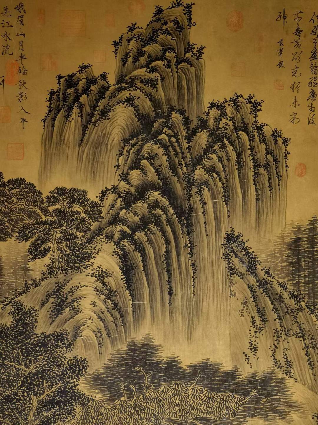 关仝大六尺珍品绢本山水图。关仝（约907-960年），京兆长安人。五代时期杰出画家，与荆浩、董源、巨然并称“四大山水画家”。