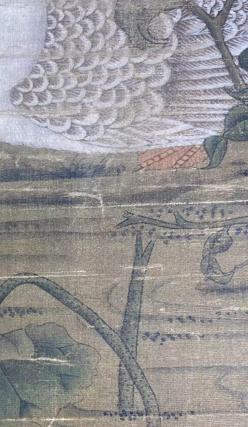 宋徽宗绢本花鸟立轴。宋徽宗赵佶（1082年11月2日-1135年6月4日）号宣和主人，宋朝第八位皇帝，书画家。 宋徽宗绢本花鸟立轴。宋徽宗赵佶（1082年11月2日-1135年6月4日）号宣和主人，宋朝第八位皇帝，书画家。