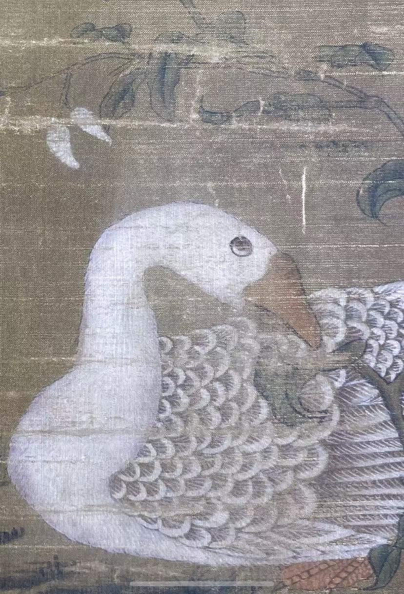 宋徽宗绢本花鸟立轴。宋徽宗赵佶（1082年11月2日-1135年6月4日）号宣和主人，宋朝第八位皇帝，书画家。 宋徽宗绢本花鸟立轴。宋徽宗赵佶（1082年11月2日-1135年6月4日）号宣和主人，宋朝第八位皇帝，书画家。