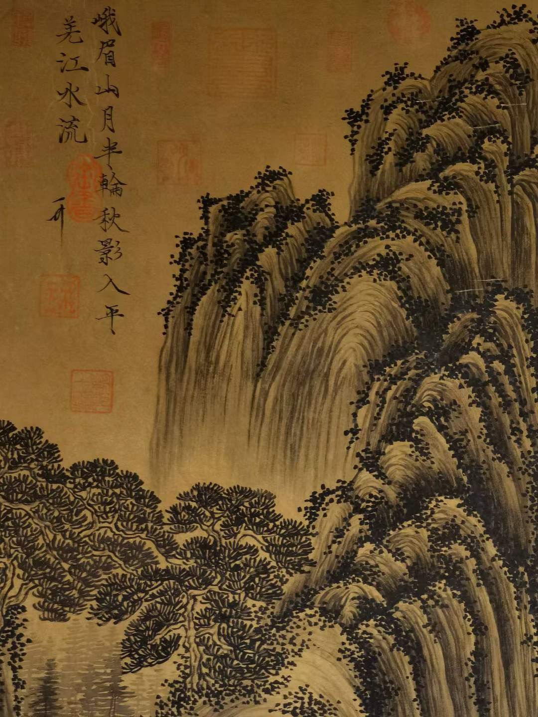 关仝大六尺珍品绢本山水图。关仝（约907-960年），京兆长安人。五代时期杰出画家，与荆浩、董源、巨然并称“四大山水画家”。