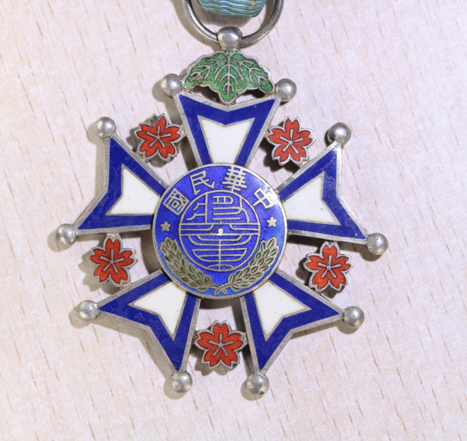 大猫徽章拍卖第224期 北洋时期 中华民国奖章 银质 绶带后配