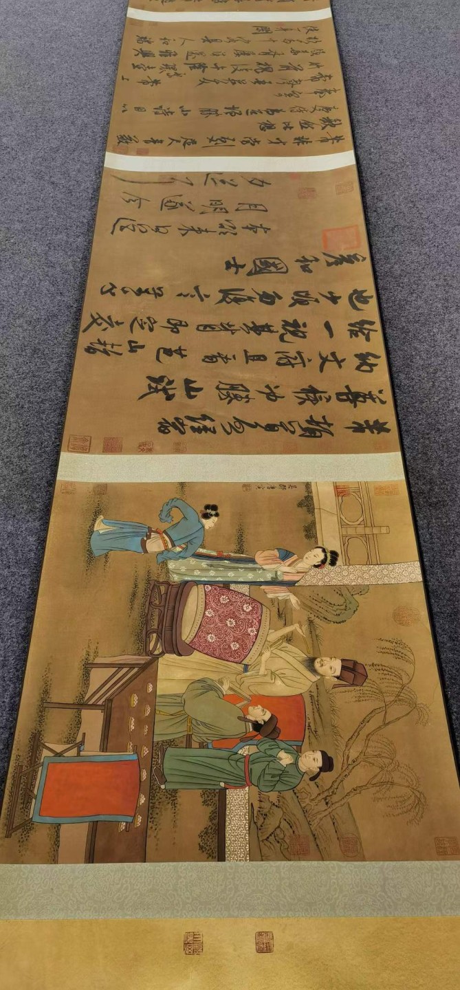 三希堂收录米芾绢本書帖长卷。米芾(1051年-1107年)，初名黻，后改芾，字元章，北宋书法家，与蔡襄、苏轼、黄庭坚合称“宋四家”。
