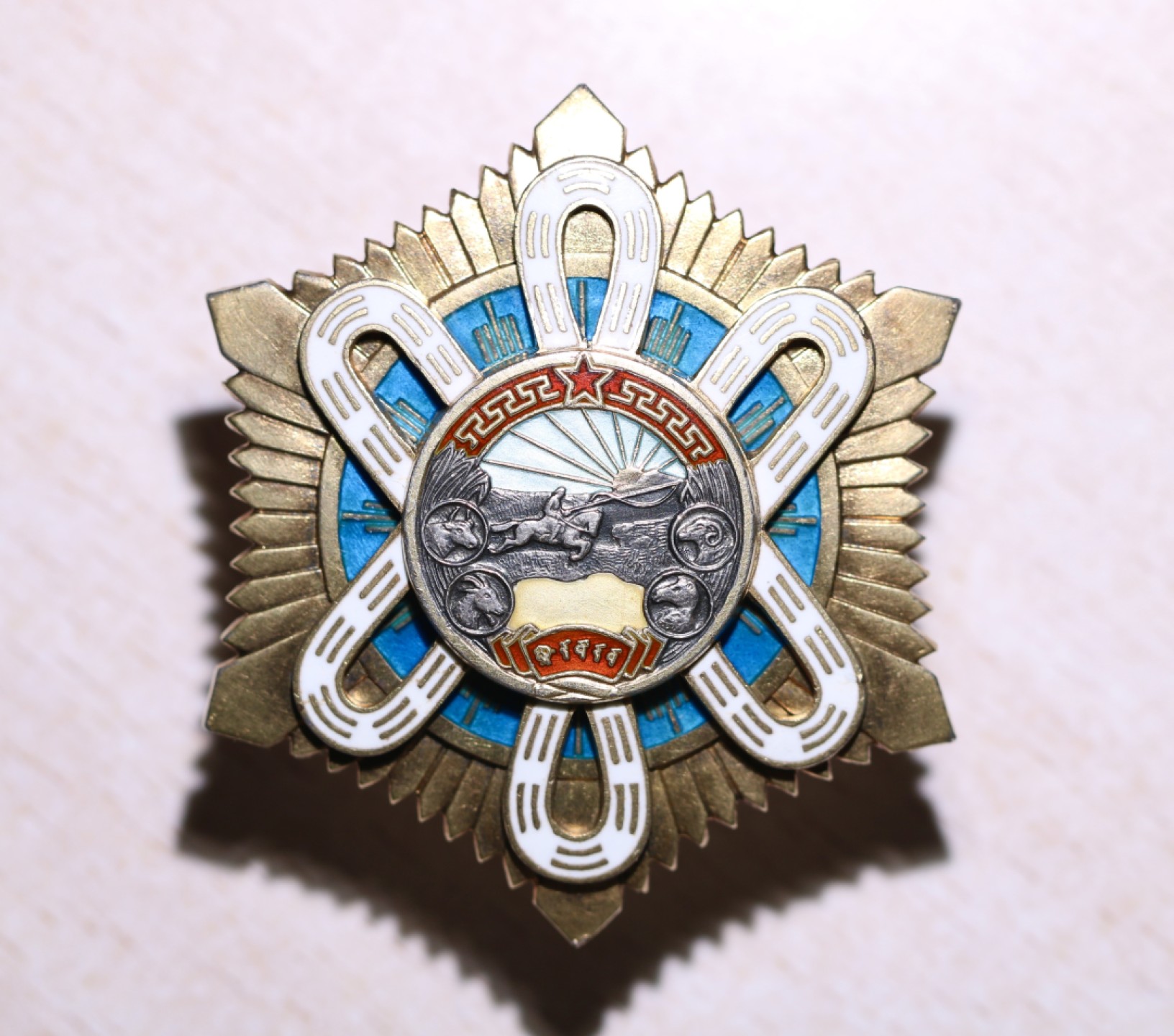 大猫徽章拍卖第224期 蒙古🇲🇳北极星勋章 老蒙文版 好品 有一处微小剥皮