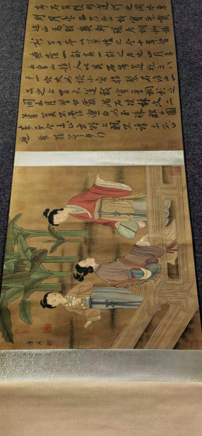 三希堂收录米芾绢本書帖长卷。米芾(1051年-1107年)，初名黻，后改芾，字元章，北宋书法家，与蔡襄、苏轼、黄庭坚合称“宋四家”。