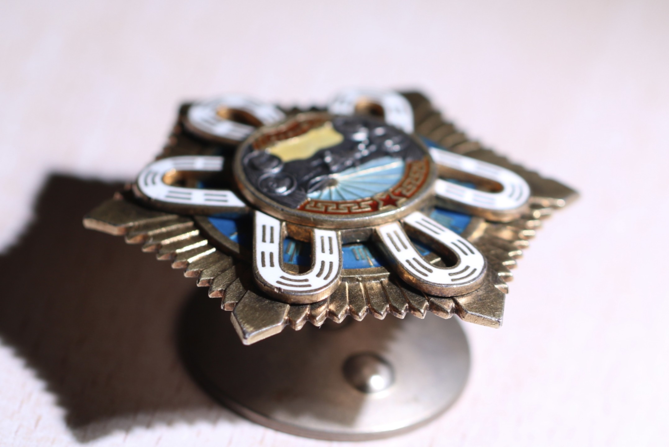 大猫徽章拍卖第224期 蒙古🇲🇳北极星勋章 老蒙文版 好品 有一处微小剥皮