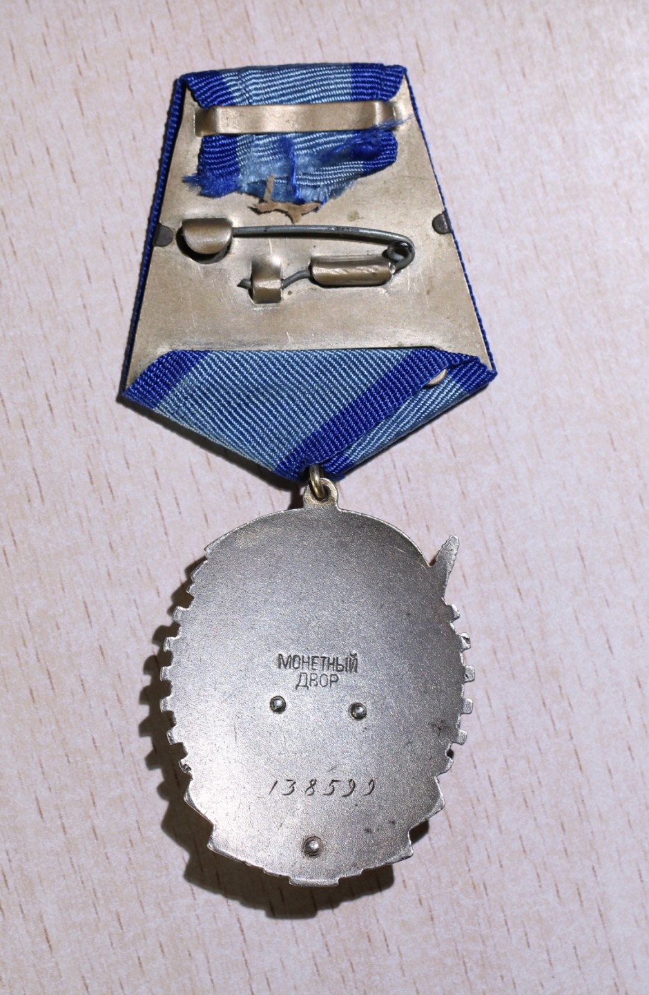 大猫徽章拍卖第224期 苏联劳动红旗勋章带平板一对 轻微佩戴痕迹