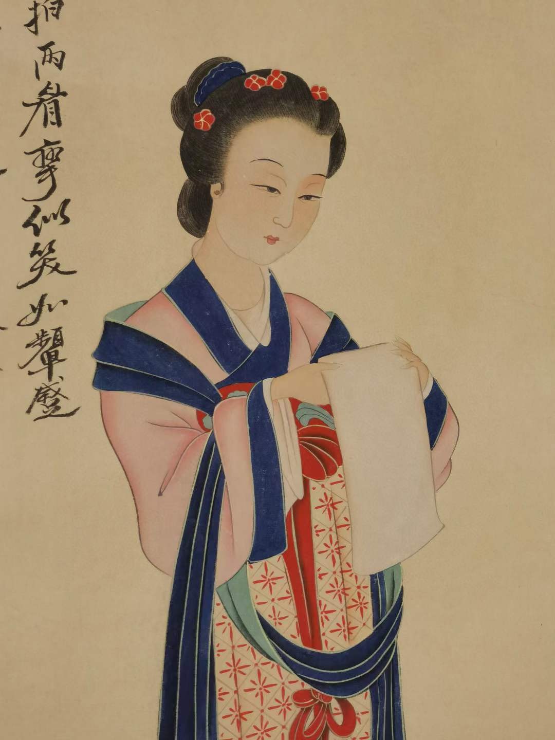 张大千纸本仕女图。张大千（1899年5月10日—1983年4月2日），四川省内江市人，原名正权，后改名爰，中国近现代国画家。
