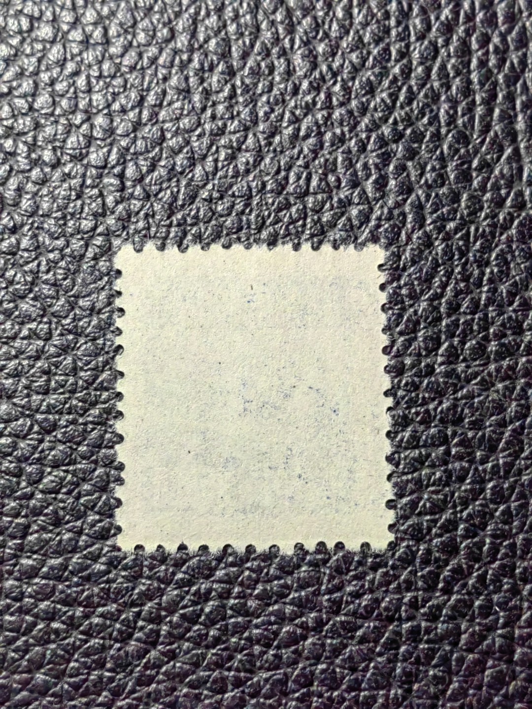 洪涛臻品批发群  精选邮票限时拍卖第二百六十九期 普1东贴 面值35000元一枚，全品，1950年新中国成立发行的第一组普票，年代久远，具有较高的收藏意义，全品可评级，喜欢不要错过