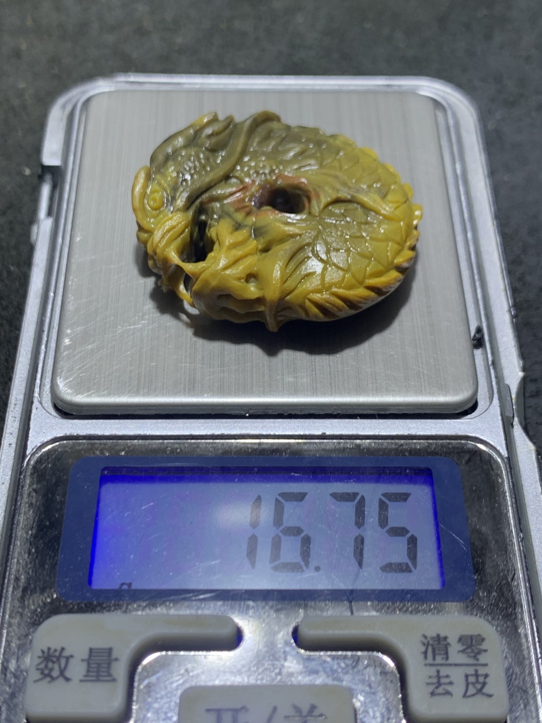 精美亚光战国红玛瑙手工雕刻鳌鱼平安扣一个