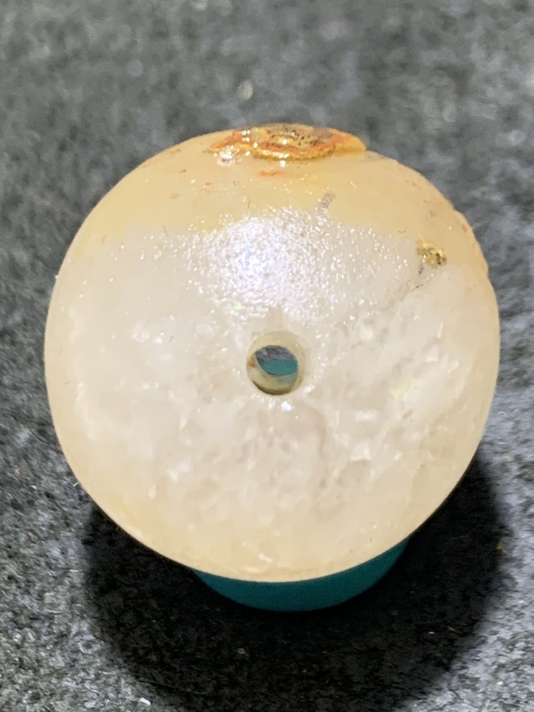 精美冰飘亚光战国红玛瑙手工俏色巧雕天鹅珠一个，