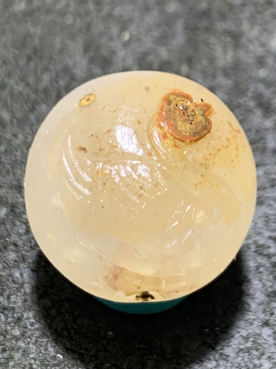 精美冰飘亚光战国红玛瑙手工俏色巧雕天鹅珠一个，